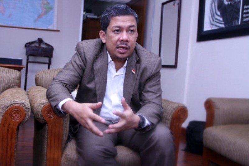 Read more about the article Ayo Laporkan Fahri Hamzah ke MKD