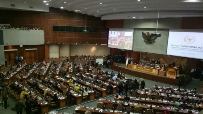 Read more about the article Ketukan Palu Setnov Sahkan RUU Pemilu Bakal Dilawan Yusril