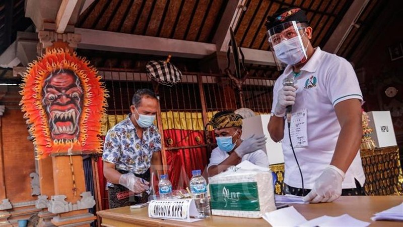 Read more about the article Perludem Minta KPU Siapkan Mitigasi Antisipasi Petugas KPPS Terpapar Covid-19