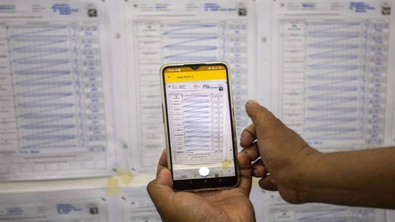 Read more about the article Perludem: Jika Sirekap Bermasalah, Harusnya KPU Benahi, Bukan Hapus Grafik